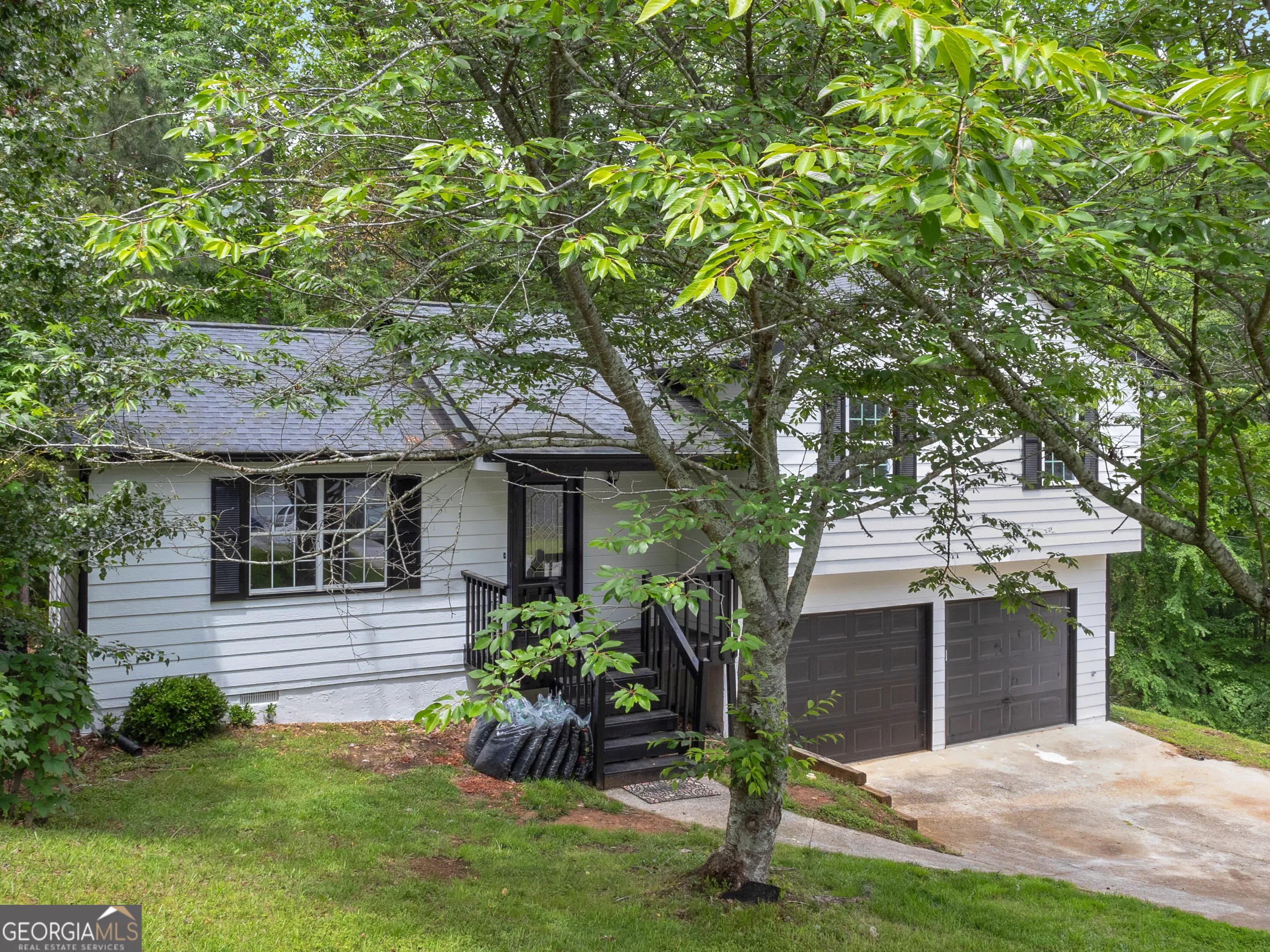 225 Hampton Dr — photo 2 of 46