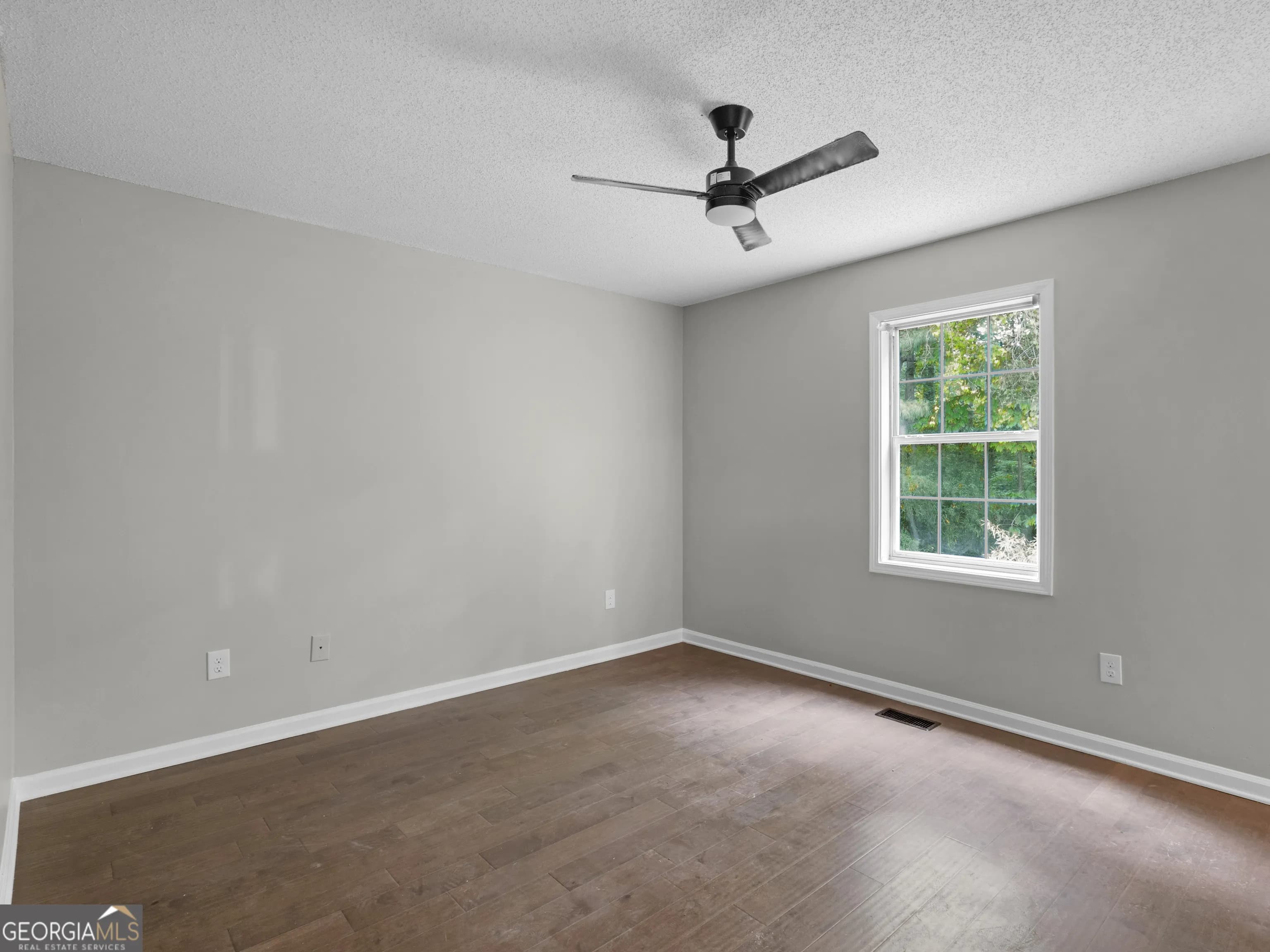 225 Hampton Dr — photo 23 of 46