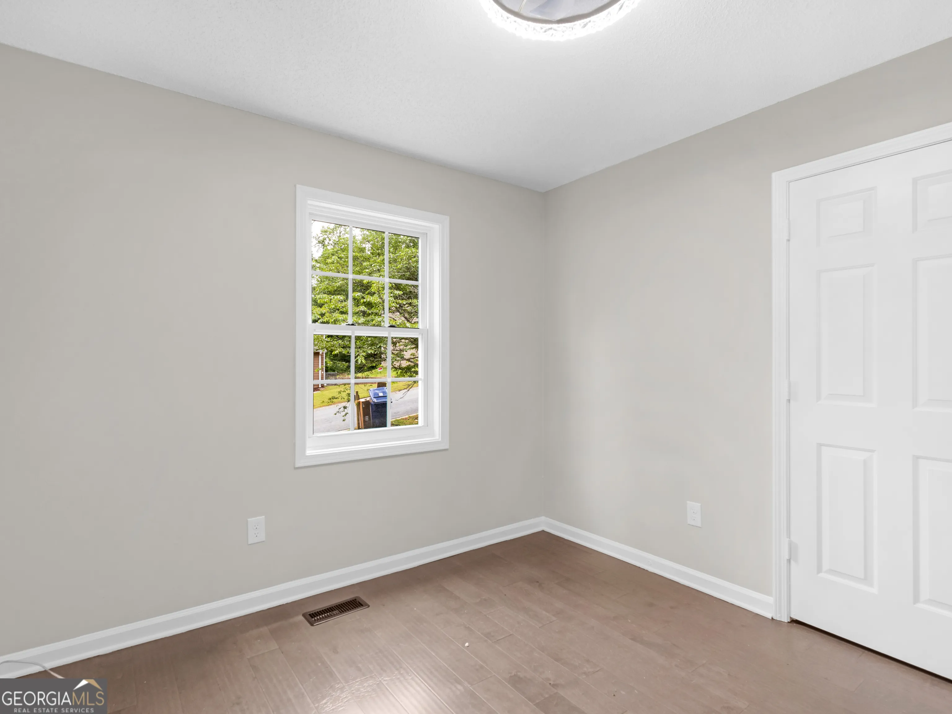 225 Hampton Dr — photo 19 of 46