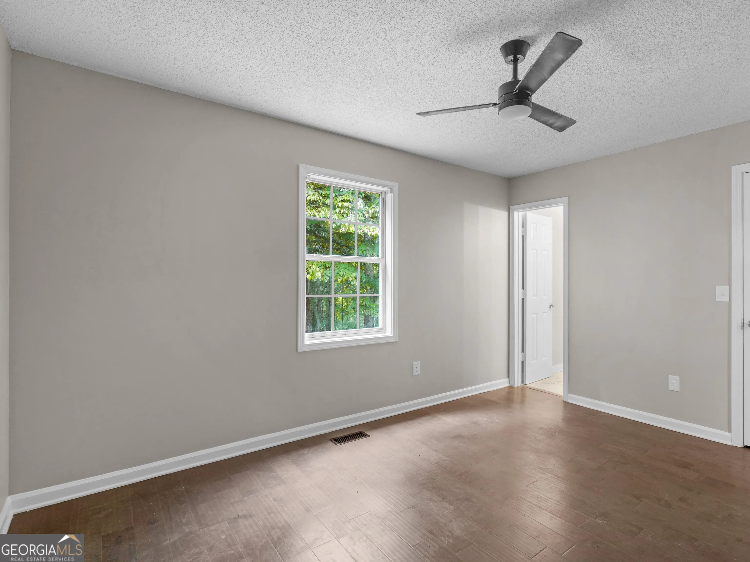 225 Hampton Dr — photo 25 of 46