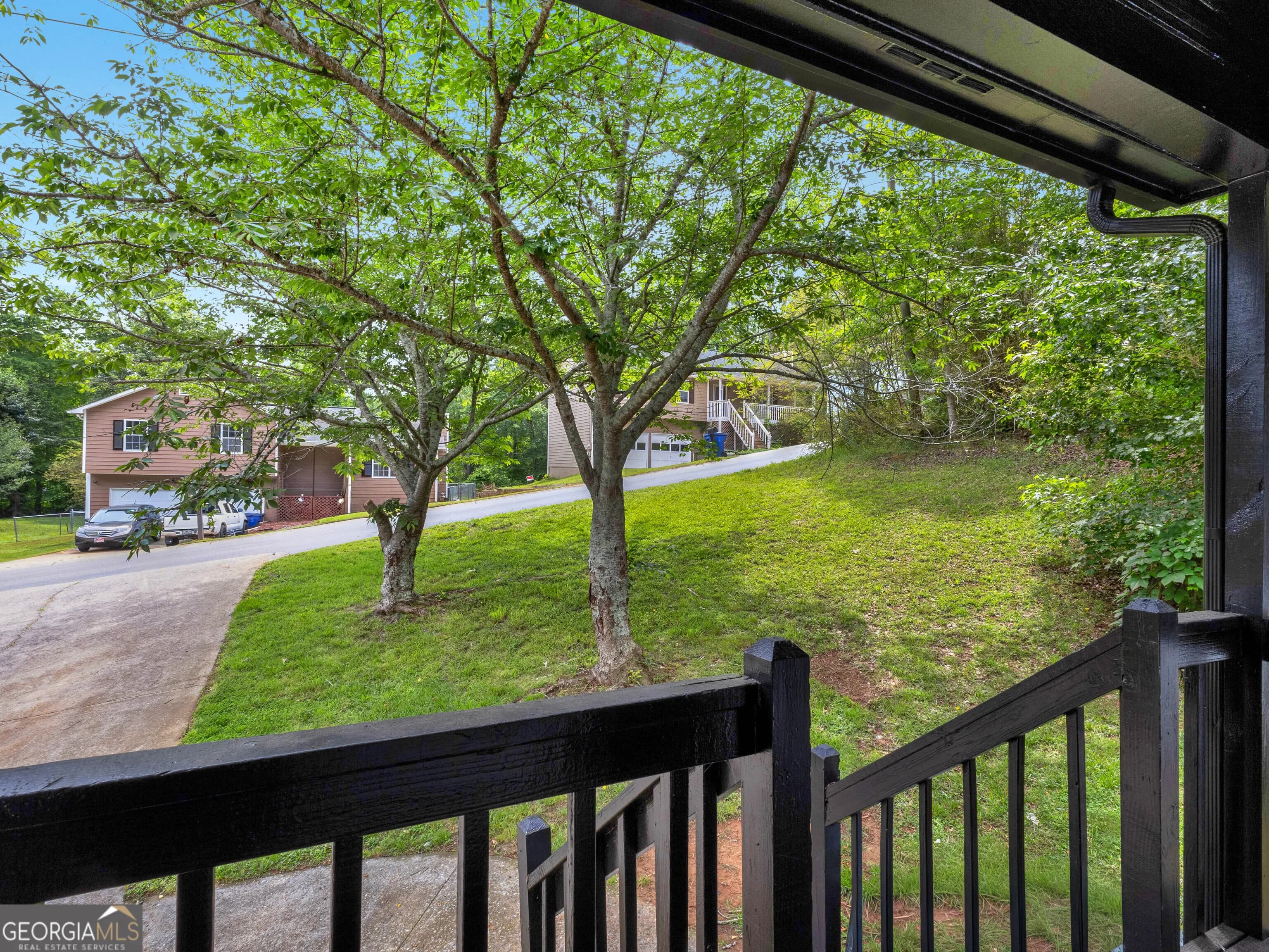 225 Hampton Dr — photo 9 of 46