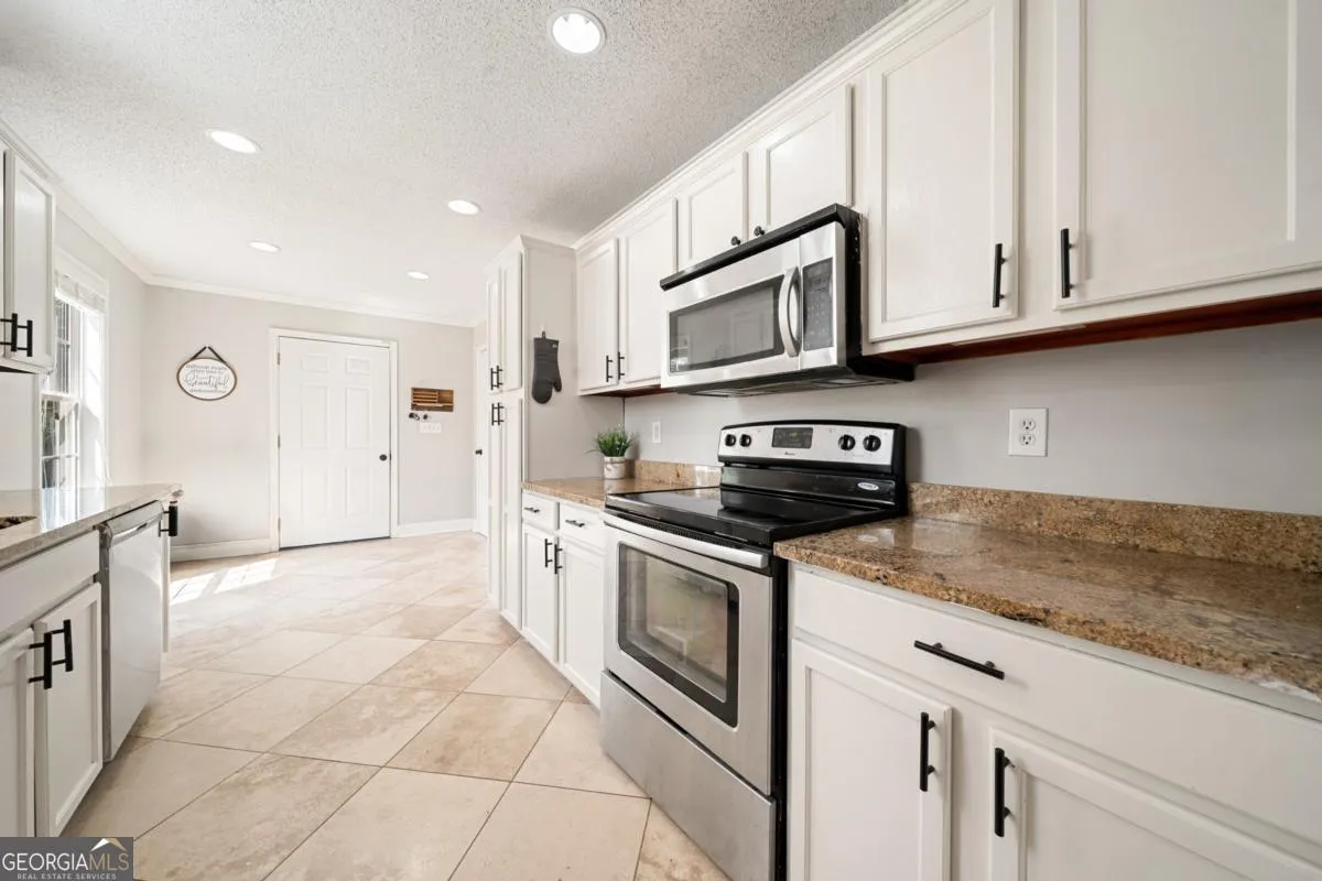 921 Pace Rd — photo 3 of 40