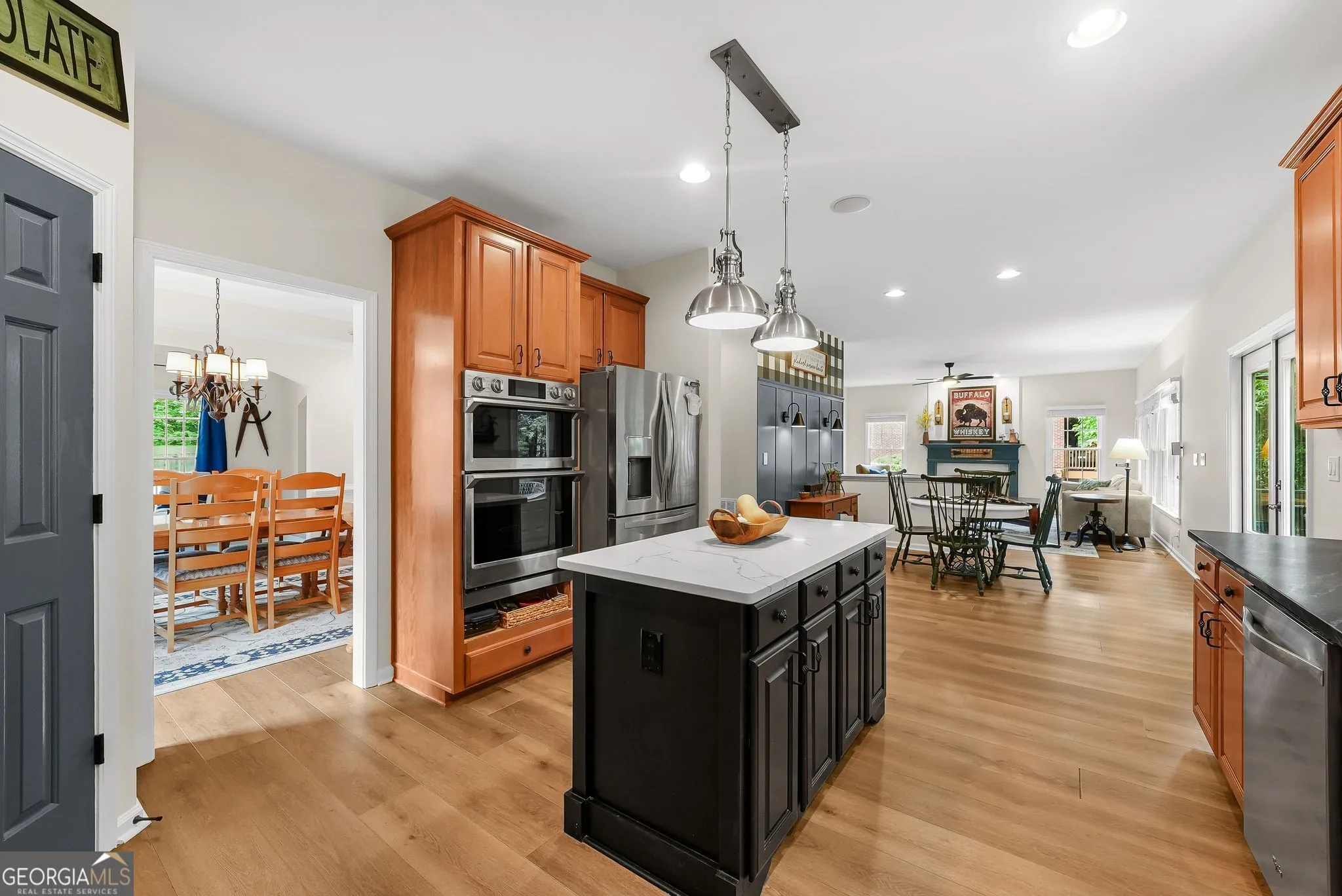 4008 Miners Ln — photo 3 of 45