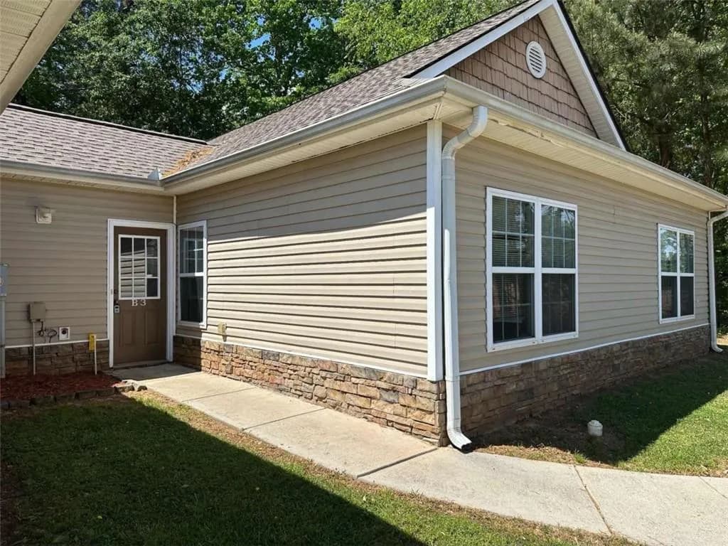 281 North Winds Boulevard, Carrollton