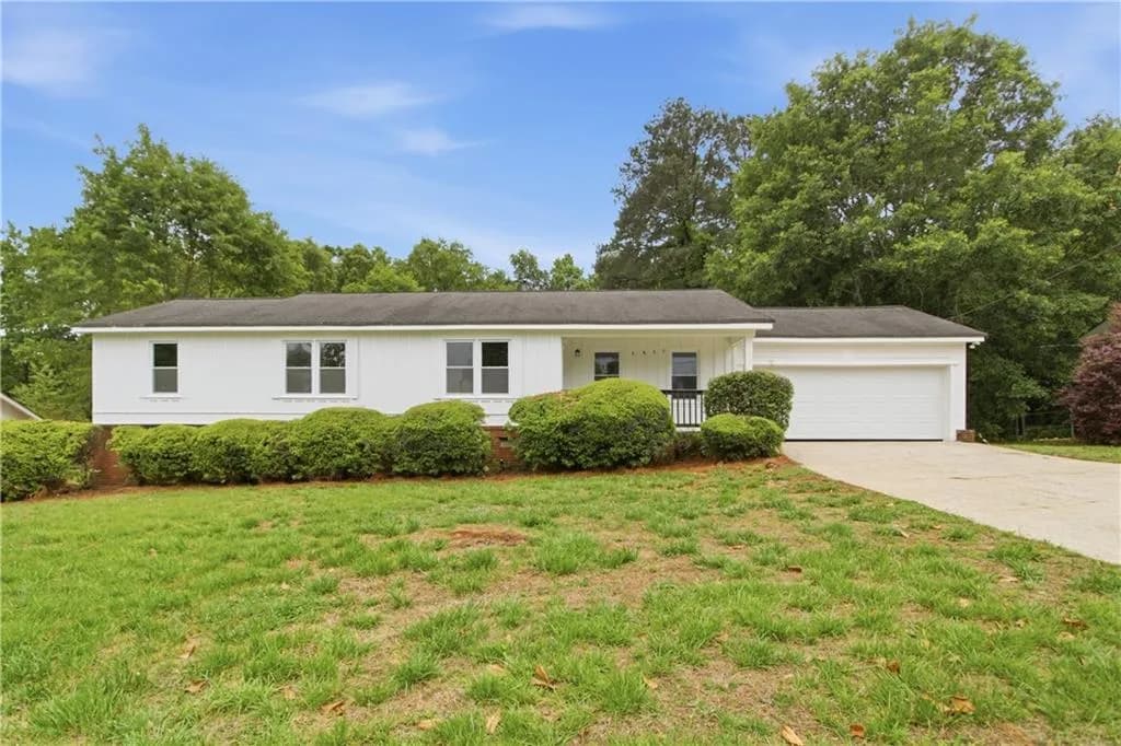 6867 Laurelwood Drive, Douglasville