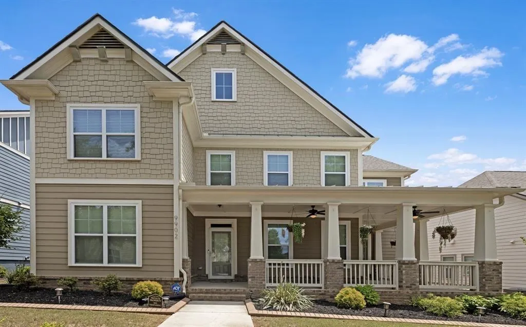 Craftsman house with covered porch and ceiling fan