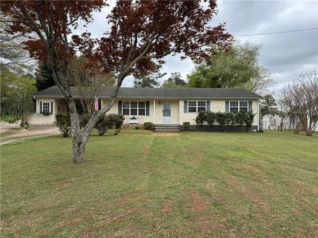 Ranch-style home with a front yard