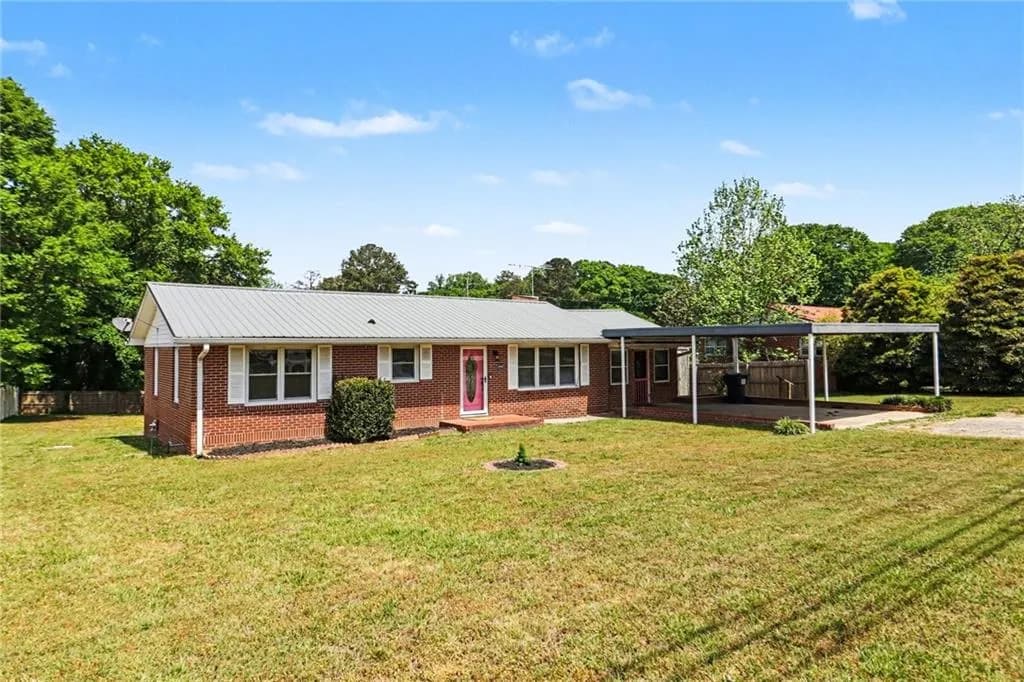 1472 E 166 Highway, Bowdon