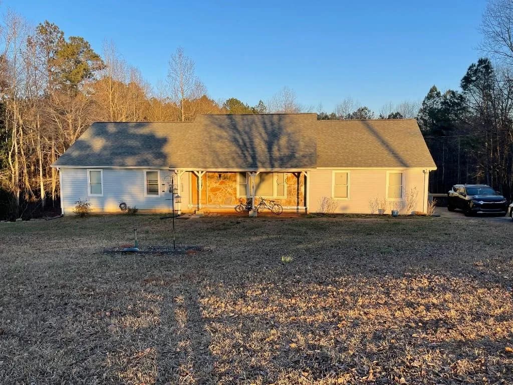 7388 Post Road, Winston