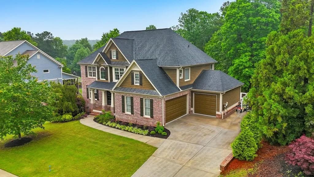 Stunning 8 bedroom / 5 bathroom home in Bentwater!