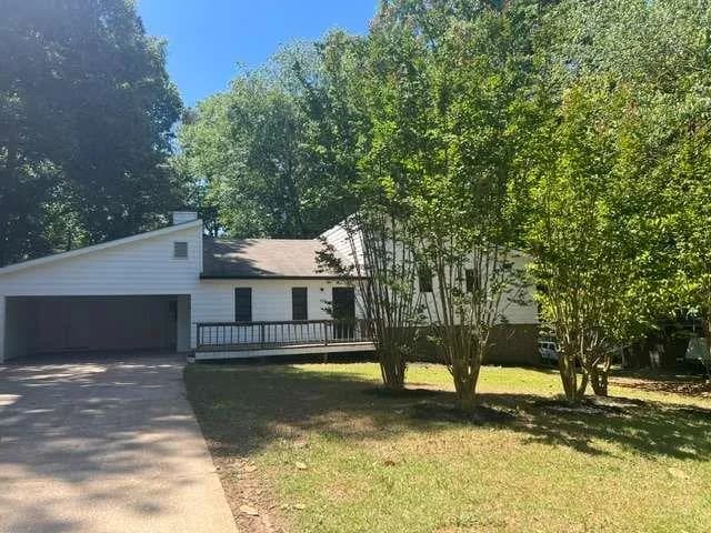 6061 Ridge Way, Douglasville