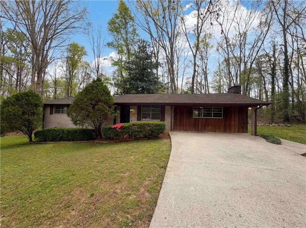 6372 S Skyline Drive, Douglasville